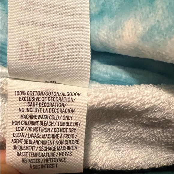 Pink Victotia secret towel - Picture 3 of 10